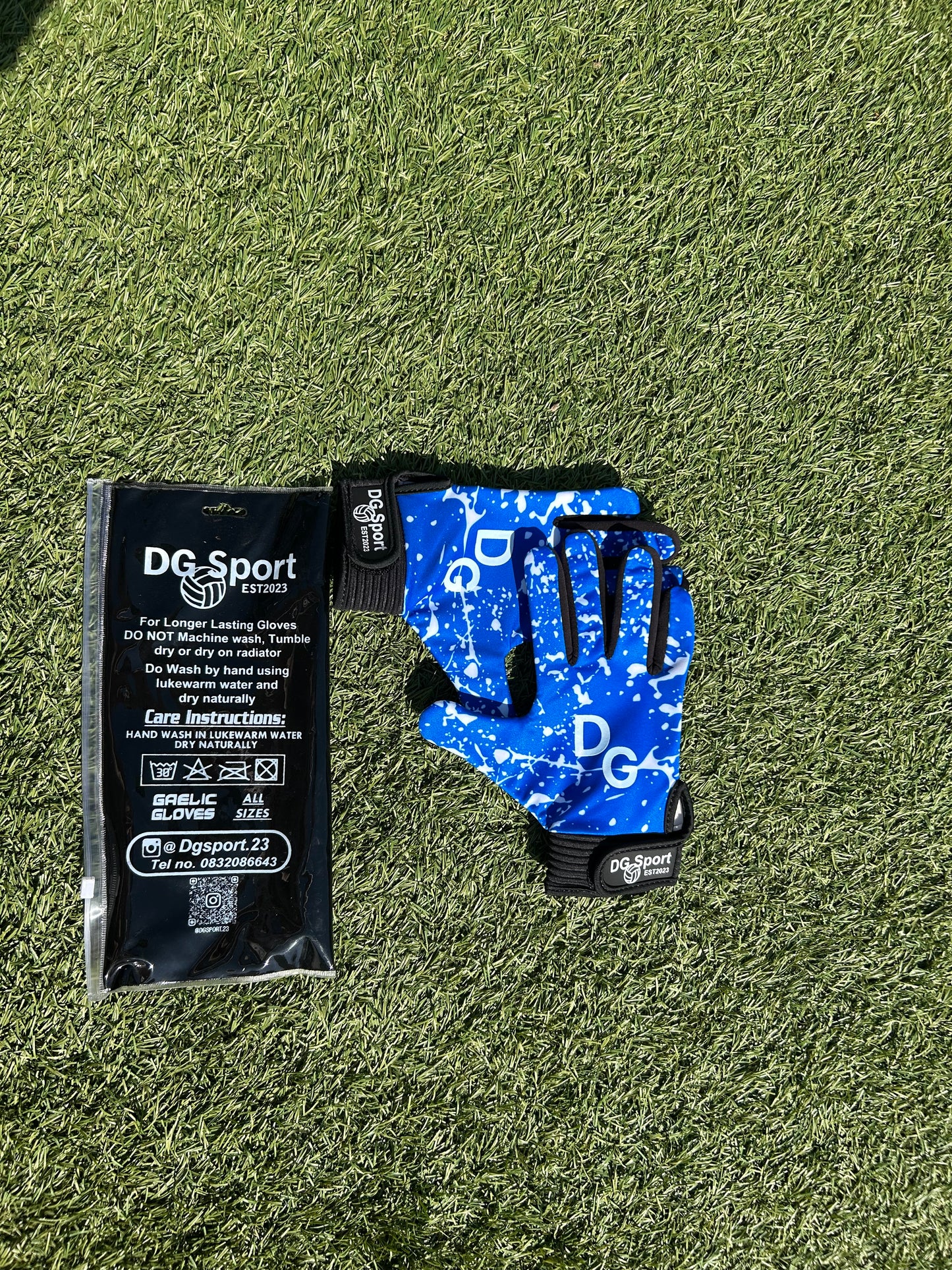 Blue+White Gloves