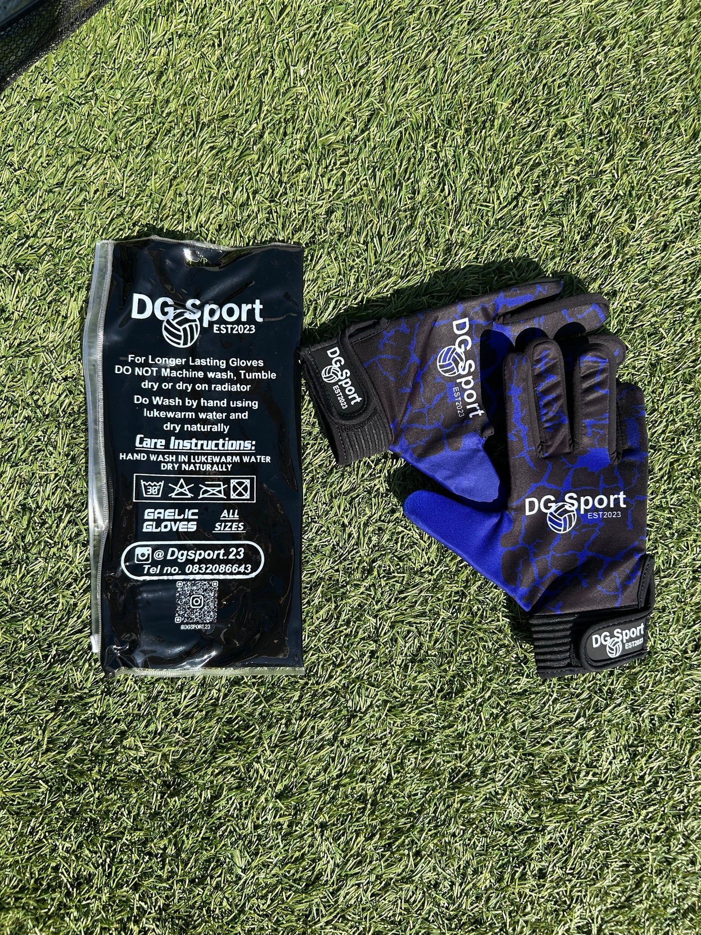 Purple + Black lighting DG sport lightning gloves.