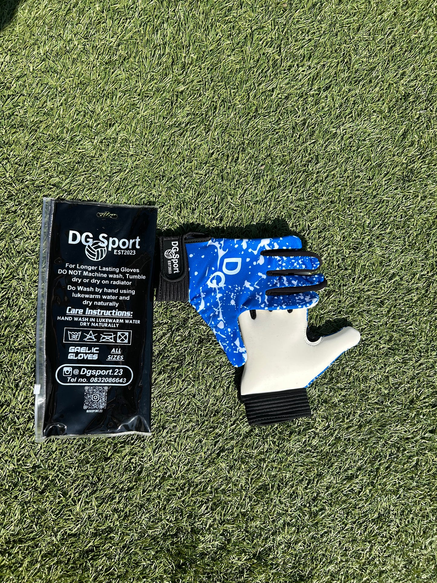 Blue+White Gloves